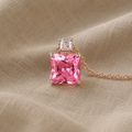 Elegantti kaulakoru zirkoneilla